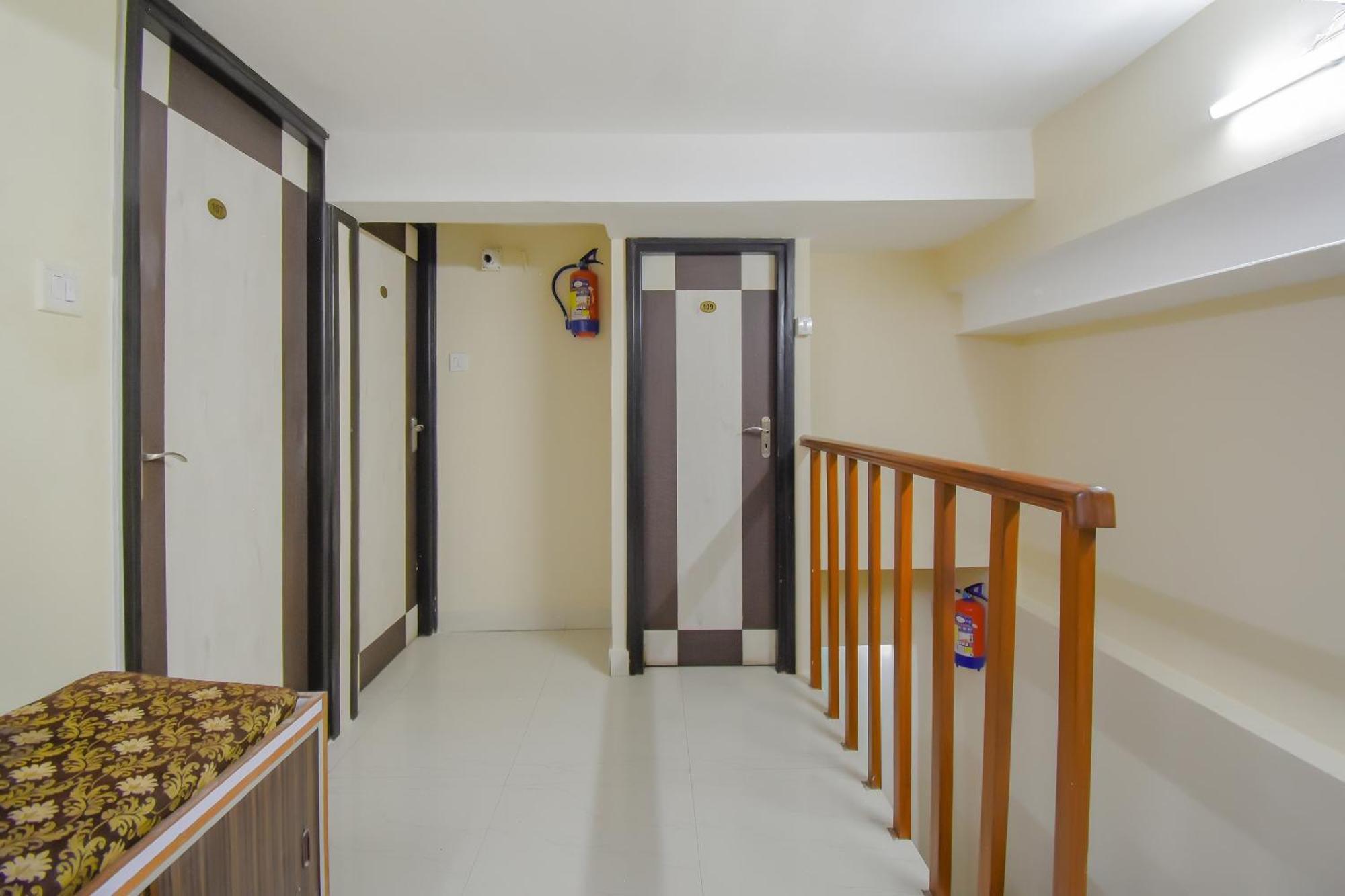 Hotel O Lindsay Inn Guest House Calcutta Calcutta Bara Bazar Exteriör bild