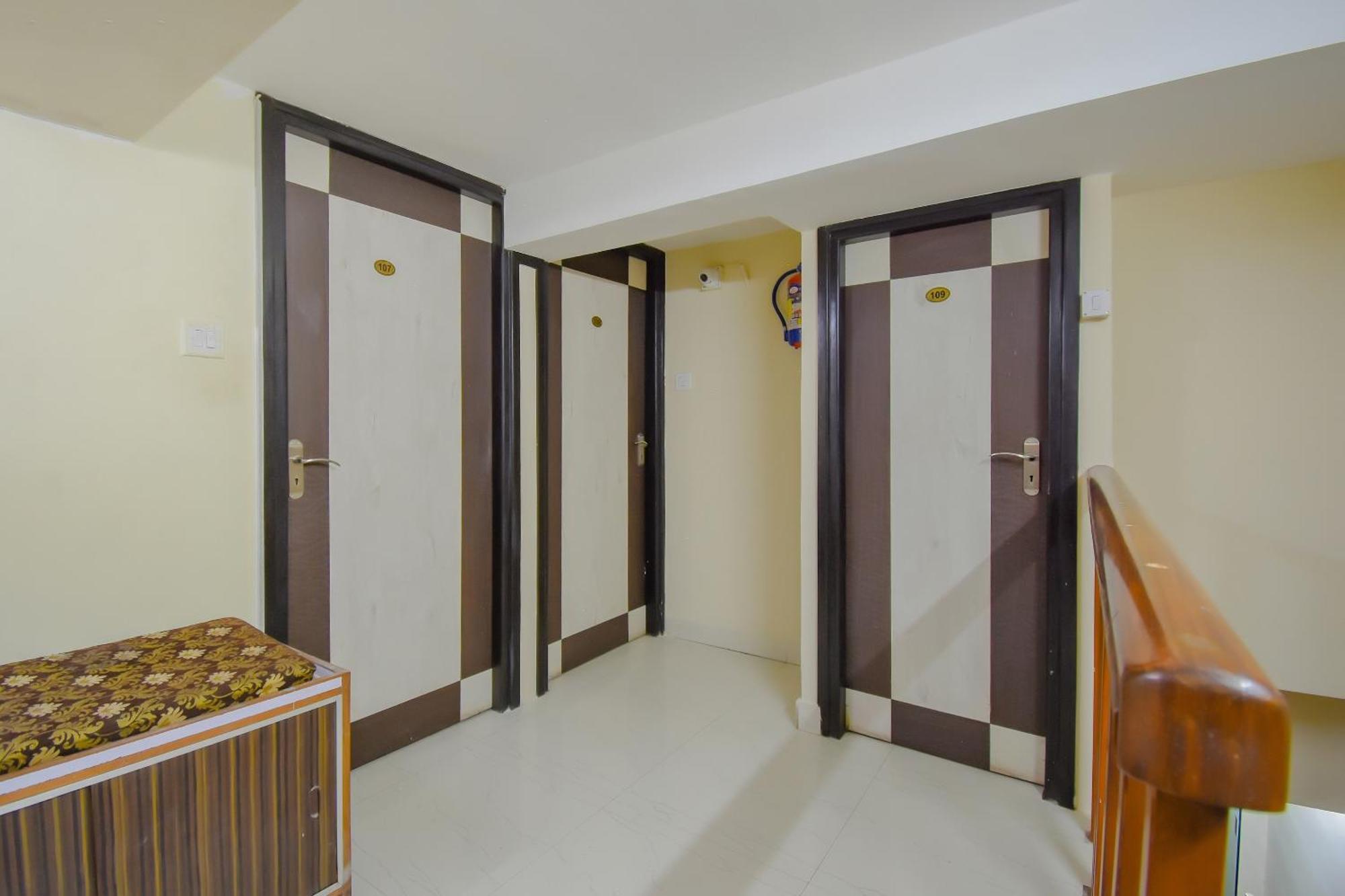 Hotel O Lindsay Inn Guest House Calcutta Calcutta Bara Bazar Exteriör bild